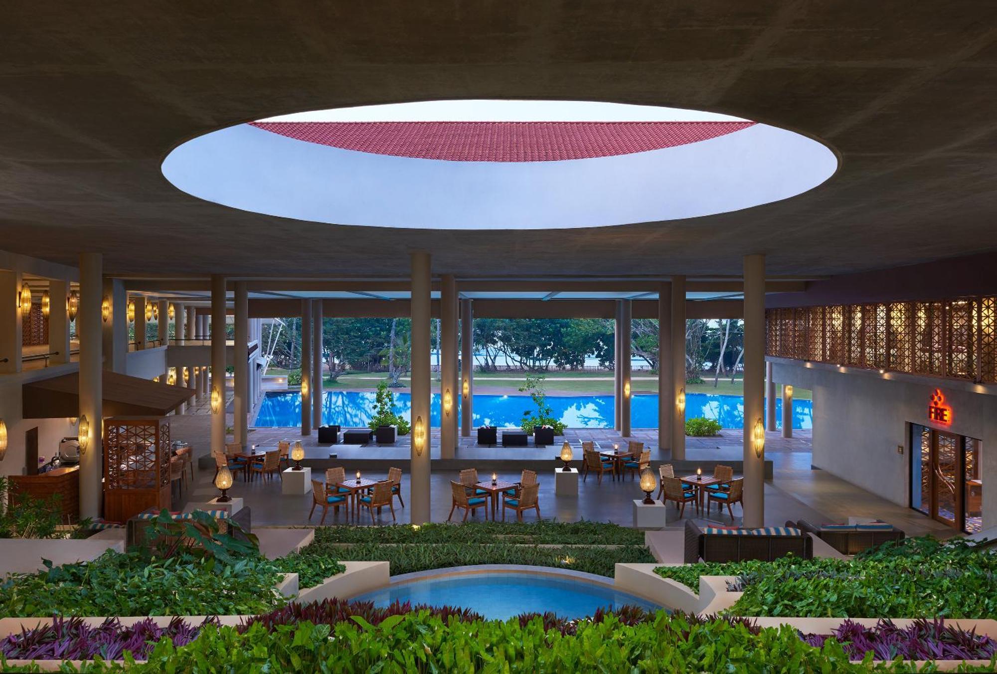 Resort Cinnamon Bey 5*